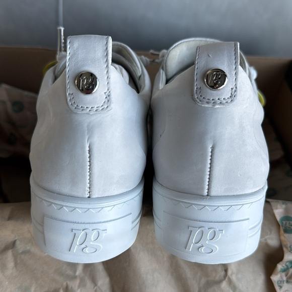 Ivory nubuk Leather Sneakers. US 7 New. - Picture 11 of 12